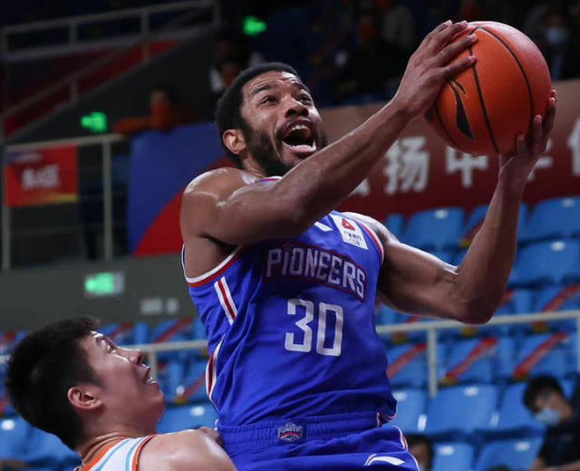 九游娱乐-风云突变里昂集结日篮板制胜,法甲版图或变,悬念犹存,更衣室氛围转暖